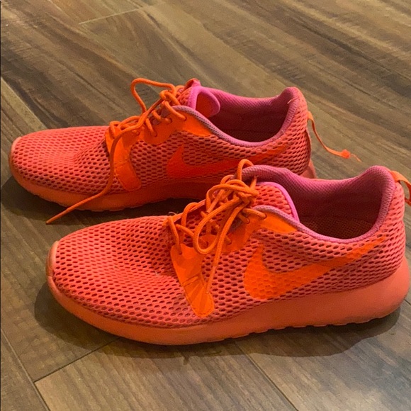 Neon orange Nike runners - Picture 2 of 3